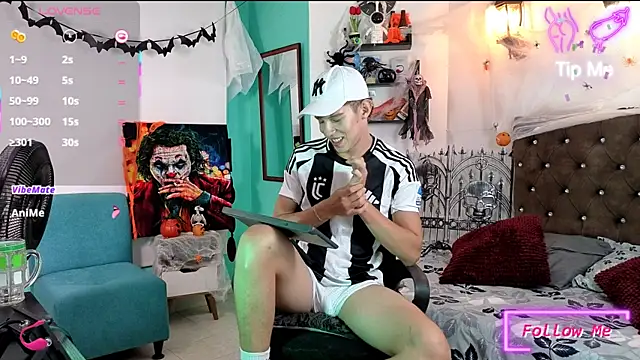 Snapshot of flowers18 chatting on October 23, 2025, 10:19 pm flowers18 online show from October 23, 2025, 10:19 pm