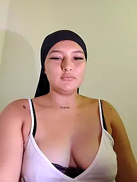 Celeste camila18 online show from September 18, 2025, 9:40 pm