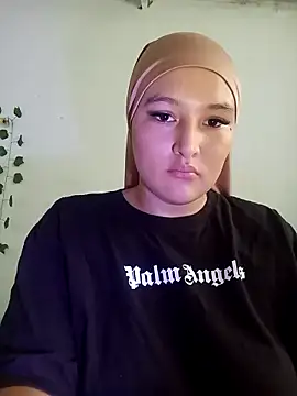 Celeste camila18 online show from October 25, 2025, 7:36 pm