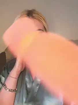 Snapshot of Blondiee3088 chatting on March 5, 2025, 12:44 pm Blondiee3088 online show from March 5, 2025, 12:44 pm