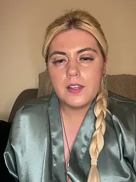 Snapshot of Blondiee3088 chatting on February 25, 2025, 8:42 pm Blondiee3088 online show from February 25, 2025, 8:42 pm