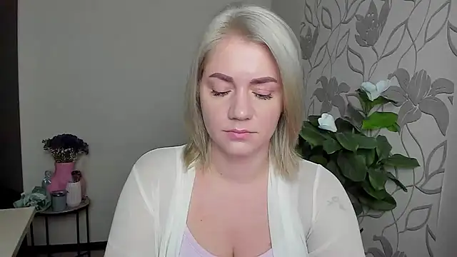 MariaSttone online show from November 11, 2025, 12:44 pm