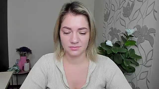 Snapshot of MariaSttone chatting on October 15, 2025, 9:39 am MariaSttone online show from October 15, 2025, 9:39 am