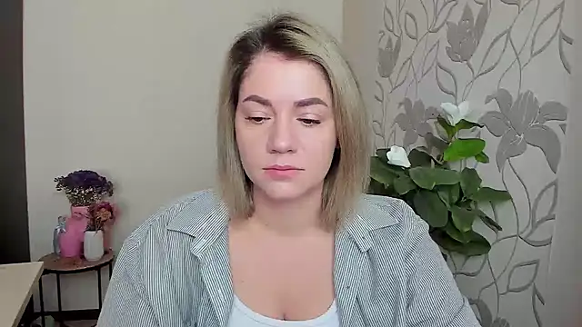 Snapshot of MariaSttone chatting on September 29, 2025, 7:37 am MariaSttone online show from September 29, 2025, 7:37 am