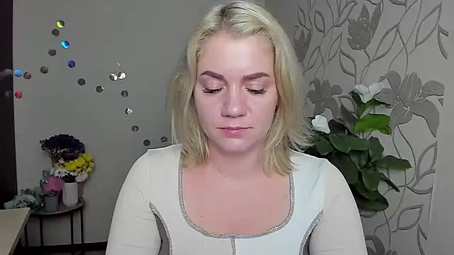 MariaSttone online show from November 25, 2025, 10:32 pm