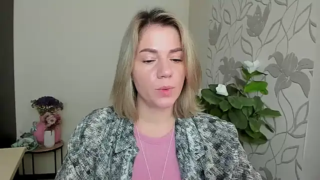 Snapshot of MariaSttone chatting on September 24, 2025, 9:27 am MariaSttone online show from September 24, 2025, 9:27 am