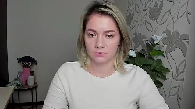 Snapshot of MariaSttone chatting on October 16, 2025, 5:10 pm MariaSttone online show from October 16, 2025, 5:10 pm