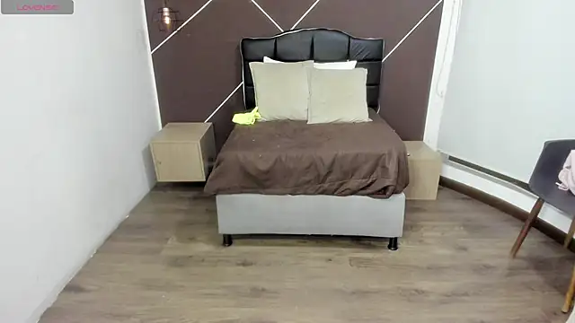 Snapshot of AntonellaRosee_ chatting on March 4, 2025, 12:12 pm AntonellaRosee online show from March 4, 2025, 12:12 pm