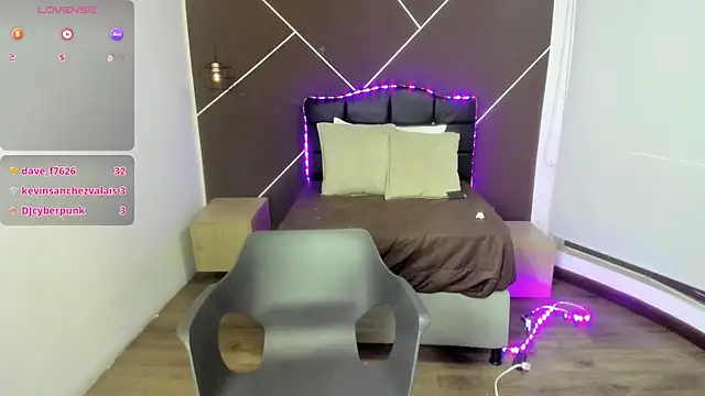 Snapshot of AntonellaRosee_ chatting on February 23, 2025, 2:57 pm AntonellaRosee online show from February 23, 2025, 2:57 pm