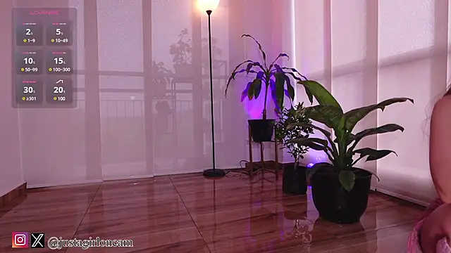 nicollefiorett online show from March 11, 2025, 9:48 pm