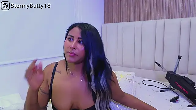 StormyButty18 online show from February 22, 2025, 1:11 am