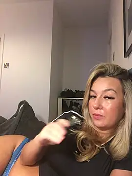 Busty-Bambi online show from March 19, 2025, 9:48 pm
