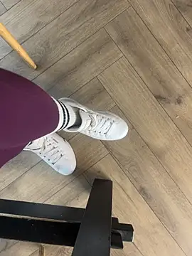 FeetVibe online show from November 4, 2025, 8:07 am