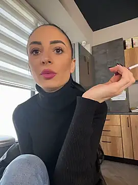 Snapshot of FeetVibe chatting on October 29, 2025, 8:24 am FeetVibe online show from October 29, 2025, 8:24 am