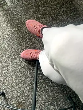 Snapshot of FeetVibe chatting on October 11, 2025, 6:47 am FeetVibe online show from October 11, 2025, 6:47 am