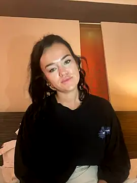 English-Chloe96 online show from October 13, 2025, 4:25 am