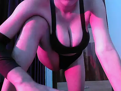 Official queen online show from April 4, 2026, 6:25 pm