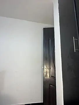 prettiepearl online show from April 15, 2026, 3:27 pm