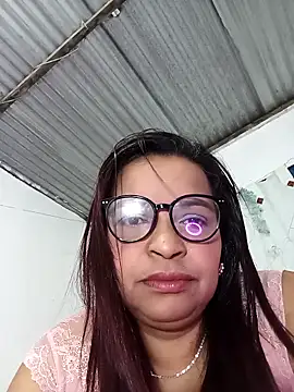 Snapshot of _violetta_- chatting on February 15, 2026, 9:52 am violetta - online show from February 15, 2026, 9:52 am