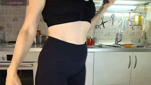 Snapshot of MilfeaN chatting on September 18, 2025, 7:00 am MilfeaN online show from September 18, 2025, 7:00 am