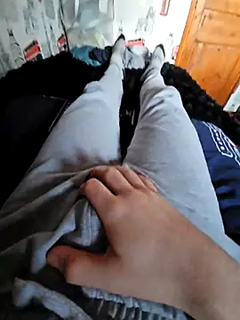 Azerty0911 online show from November 30, 2025, 3:24 pm