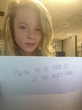 Snapshot of EllaSnow chatting on March 6, 2025, 10:47 pm EllaSnow online show from March 6, 2025, 10:47 pm