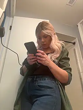 EllaSnow online show from April 12, 2026, 7:55 am