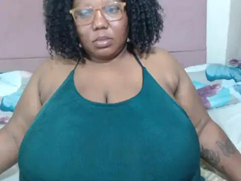 Snapshot of DAIRYBELLELIZxx chatting on March 16, 2025, 8:43 pm DAIRYBELLELIZxx online show from March 16, 2025, 8:43 pm