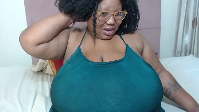 Snapshot of DAIRYBELLELIZxx chatting on February 25, 2025, 8:32 pm DAIRYBELLELIZxx online show from February 25, 2025, 8:32 pm