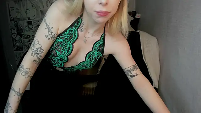 Snapshot of Martha_Cameron chatting on February 10, 2025, 2:30 am Martha Cameron online show from February 10, 2025, 2:30 am