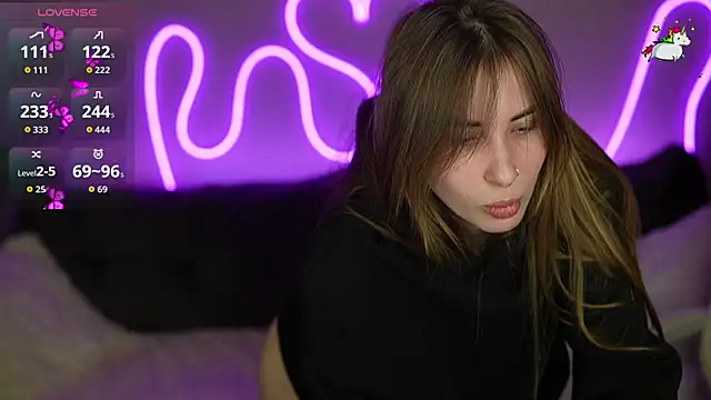 JennyyLuv online show from November 29, 2025, 8:20 pm