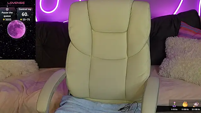 DonnaLustt online show from November 14, 2025, 9:51 pm