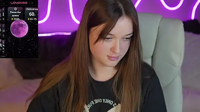 DonnaLustt online show from November 4, 2025, 9:07 pm