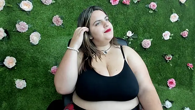 Snapshot of Huge_Titties_ chatting on September 23, 2025, 7:10 pm Huge Titties  online show from September 23, 2025, 7:10 pm