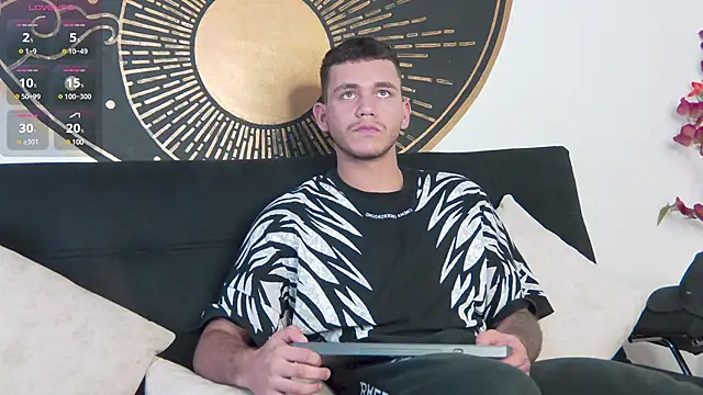 Snapshot of Tiger_Savage chatting on December 15, 2024, 8:47 pm Tiger Savage online show from December 15, 2024, 8:47 pm