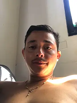 isacalejandroo online show from February 9, 2025, 6:16 pm