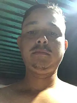 isacalejandroo online show from September 21, 2025, 4:23 pm