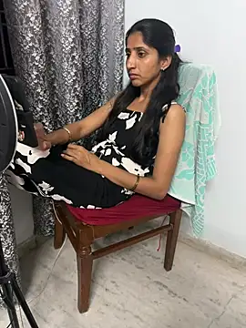 Snapshot of HotRiyacpl chatting on August 3, 2026, 6:36 pm HotRiyacpl online show from August 3, 2026, 6:36 pm