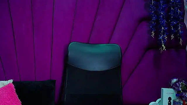 Snapshot of nathalia_pink chatting on October 17, 2025, 1:35 pm nathalia pink online show from October 17, 2025, 1:35 pm