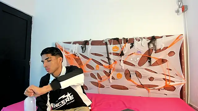 boys yourparty online show from October 18, 2025, 1:13 pm