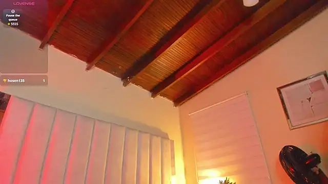 Snapshot of lil_hanna18 chatting on October 6, 2025, 8:09 pm lil hanna18 online show from October 6, 2025, 8:09 pm