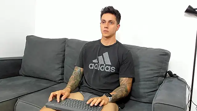 Snapshot of JeanBroc chatting on October 5, 2025, 8:32 pm JeanBroc online show from October 5, 2025, 8:32 pm