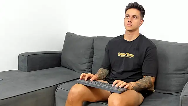 Snapshot of JeanBroc chatting on September 27, 2025, 8:37 pm JeanBroc online show from September 27, 2025, 8:37 pm