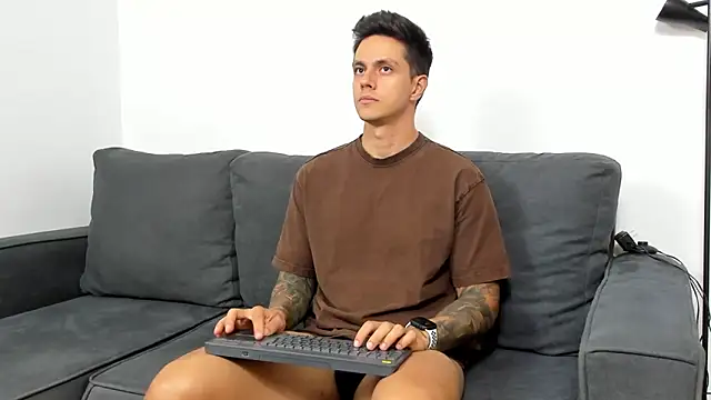 Snapshot of JeanBroc chatting on October 12, 2025, 8:21 pm JeanBroc online show from October 12, 2025, 8:21 pm