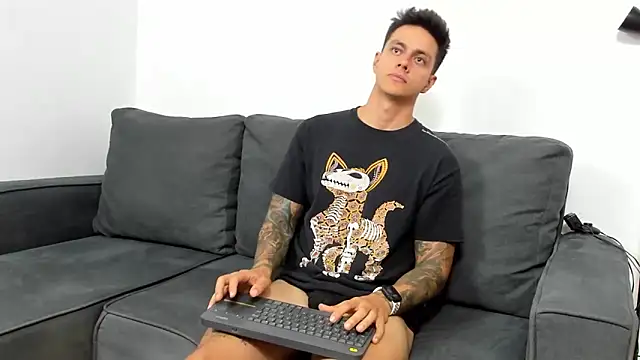 Snapshot of JeanBroc chatting on October 2, 2025, 8:45 pm JeanBroc online show from October 2, 2025, 8:45 pm