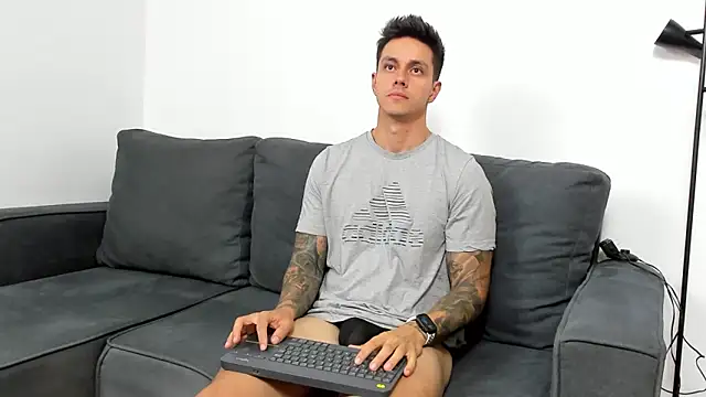 Snapshot of JeanBroc chatting on October 4, 2025, 8:32 pm JeanBroc online show from October 4, 2025, 8:32 pm