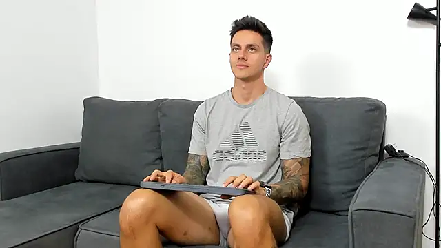 Snapshot of JeanBroc chatting on October 20, 2025, 8:20 pm JeanBroc online show from October 20, 2025, 8:20 pm