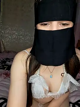 tia47 online show from February 12, 2025, 6:40 pm