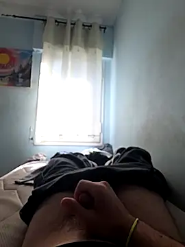 Snapshot of Chneor28 chatting on February 4, 2026, 12:00 pm Chneor28 online show from February 4, 2026, 12:00 pm