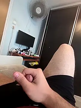 Snapshot of Chneor28 chatting on February 9, 2026, 1:42 pm Chneor28 online show from February 9, 2026, 1:42 pm